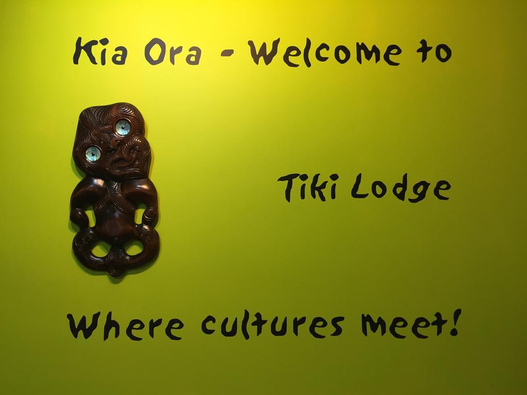 Tiki Lodge Backpackers Taupo Bagian luar foto